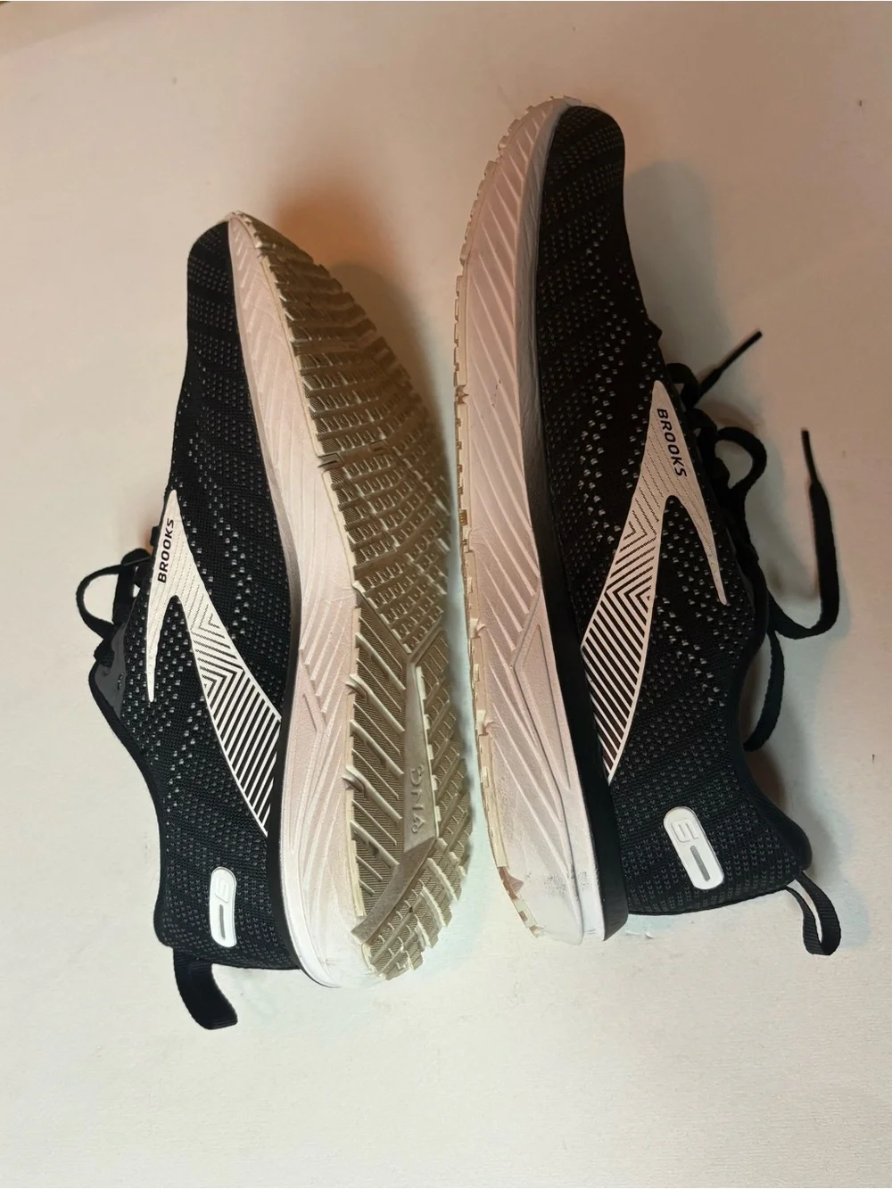 Brooks womens Revel Athletic Shoes - Black/White